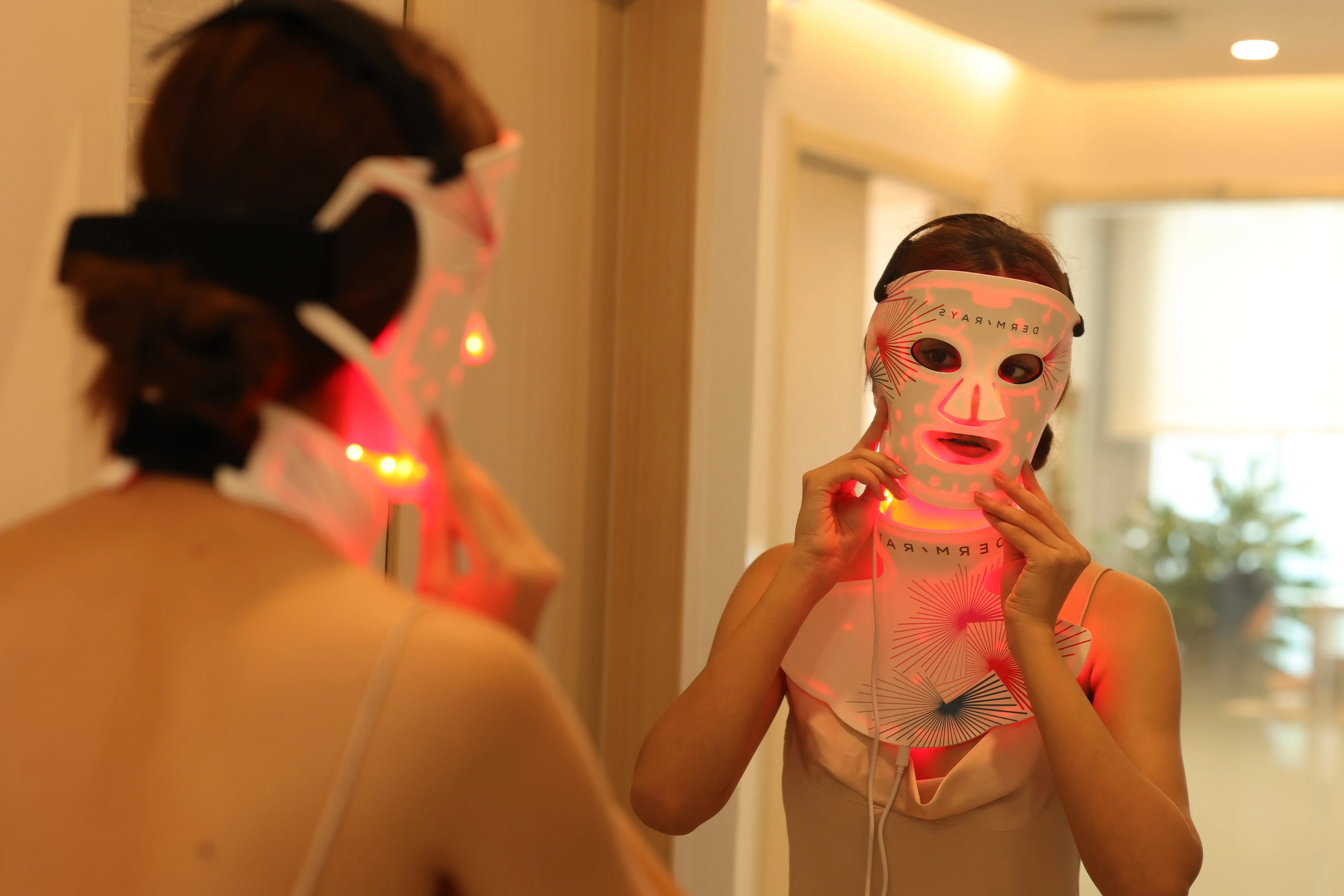 How-to-Use-LED-Face-Mask DermRays